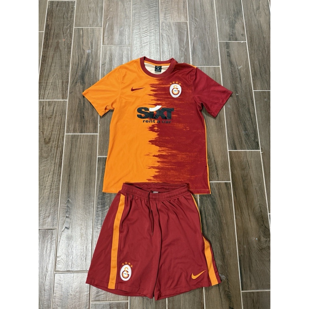 Nike Authentic Galastaray Jersey/Shorts Men's Size Medium Turkish Soccer Club